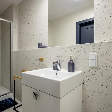 Rentplanet - Atal Square Apartment